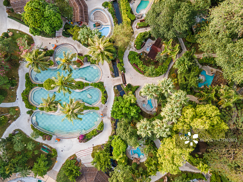 航拍温泉度假村户外温泉池图片素材