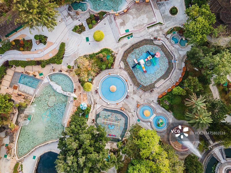 航拍温泉度假村户外温泉池图片素材