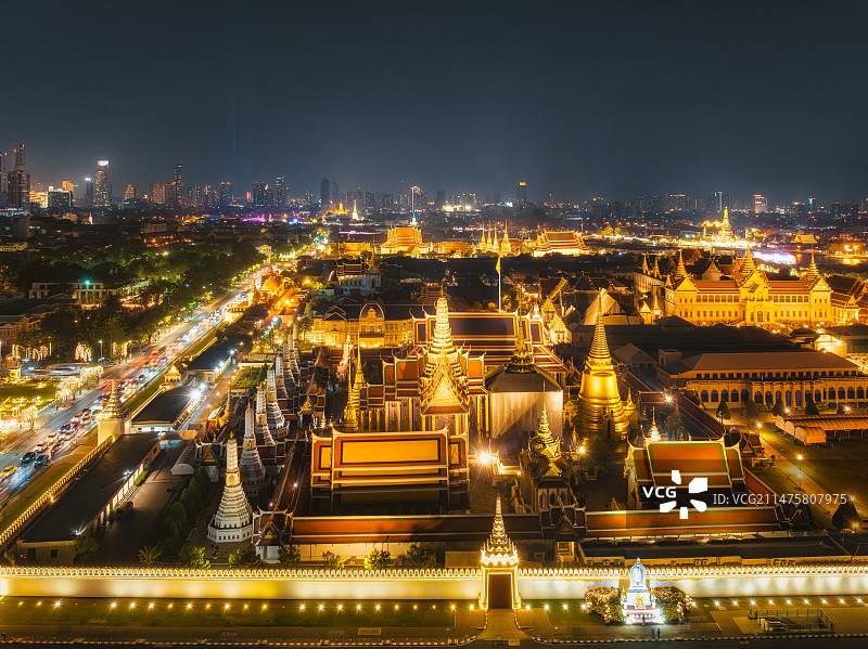 泰国曼谷大皇宫（玉佛寺）夜景航拍图片素材