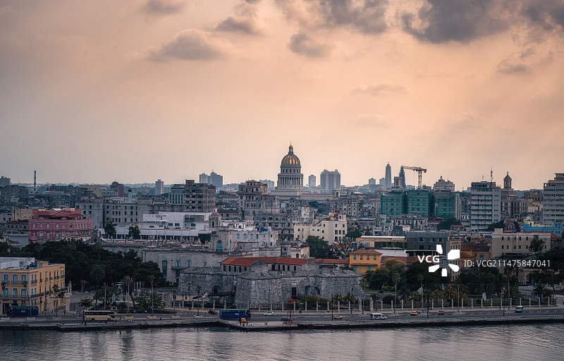 古巴哈瓦那日落黄昏总统山天际线图片素材