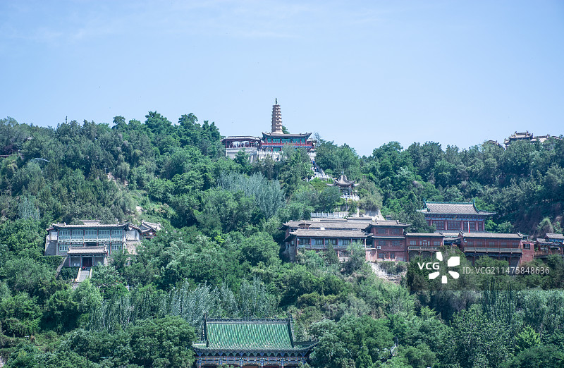 中国甘肃兰州夏天的白塔山森林公园黄河城市风光图片素材