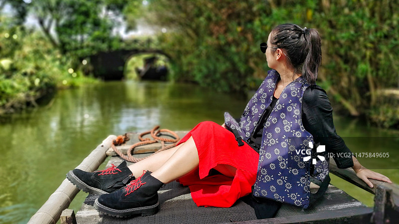 常州沙家浜芦苇荡摇橹船图片素材