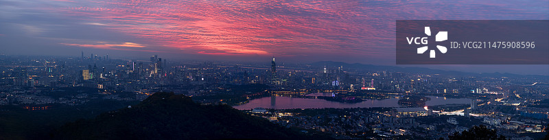 《紫金山火烧云全景》图片素材