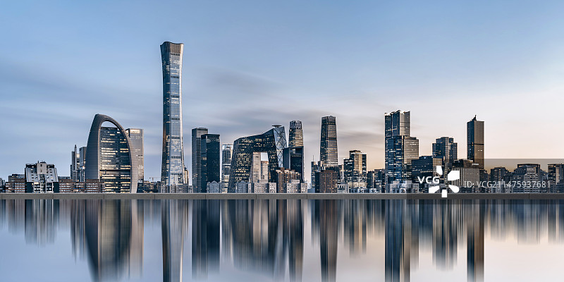 中国北京CBD城市天际线建筑群夜景创意水面倒影图片素材