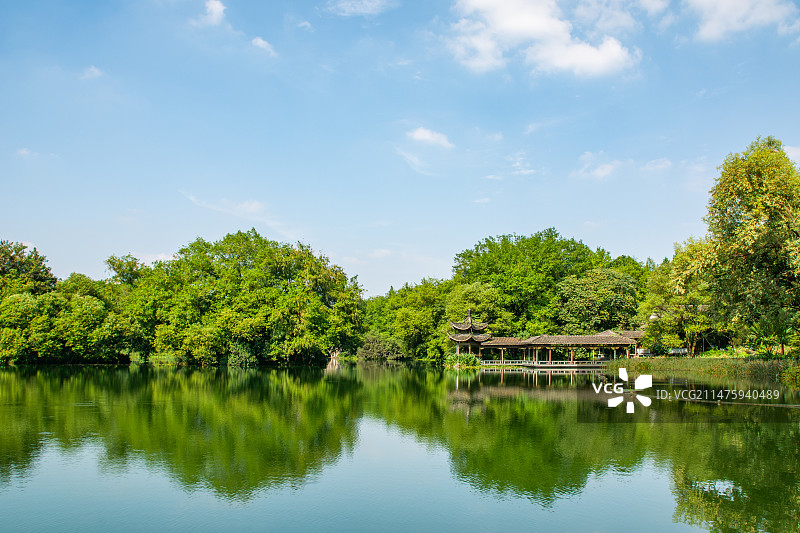 浴鹄湾 杭州 西湖 羡鹄亭 乌龟潭 西湖山水 江南园林 园林风光 古典园林风景 蓝天白云图片素材