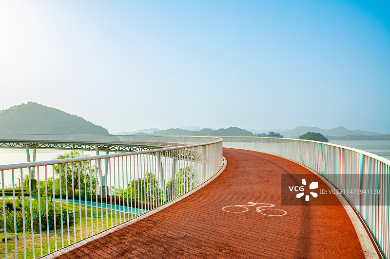 杭州 临安区 青山湖 青山湖景区 绿道 健身步道 青山湖绿道 体育运动场所设施 骑行道 橡胶跑道图片素材