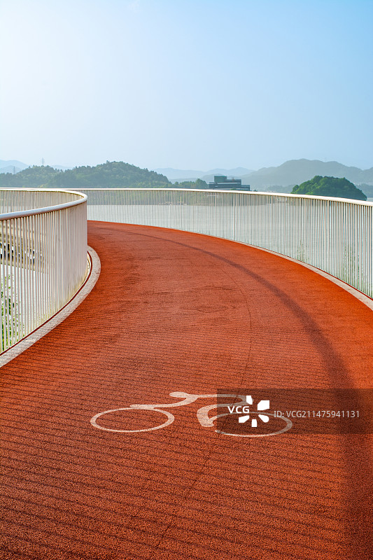 杭州 临安区 青山湖 青山湖景区 绿道 健身步道 青山湖绿道 体育运动场所设施 高架桥 橡胶跑道图片素材