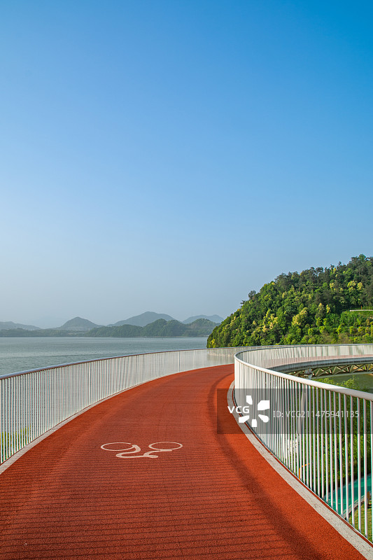 杭州 临安区 青山湖 青山湖景区 绿道 健身步道 青山湖绿道 体育运动场所设施 骑行道 橡胶跑道图片素材