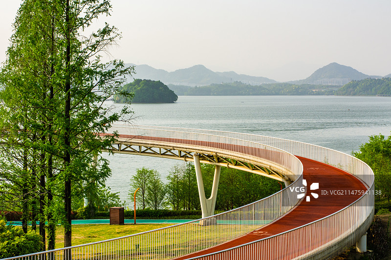 杭州 临安区 青山湖 青山湖景区 绿道 健身步道 青山湖绿道 体育运动场所设施 骑行道 橡胶跑道图片素材