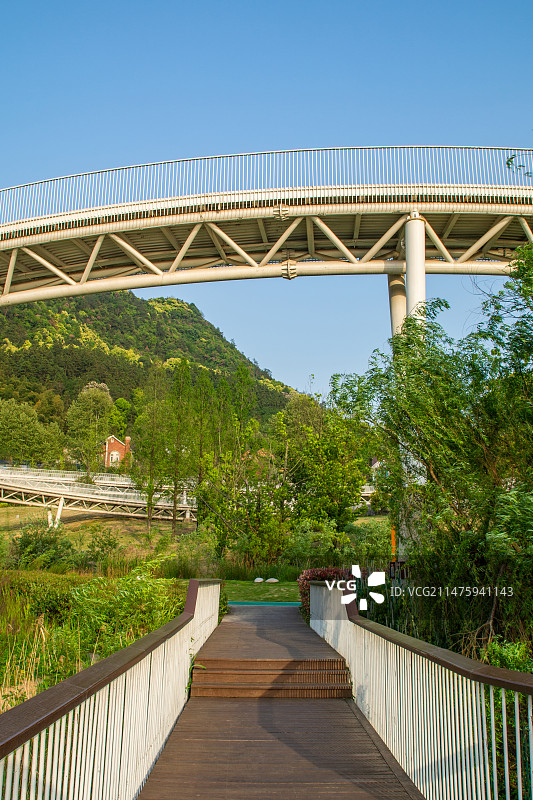 杭州 临安区 青山湖 青山湖景区 绿道 健身步道 青山湖绿道 体育运动场所设施 高架桥 橡胶跑道图片素材