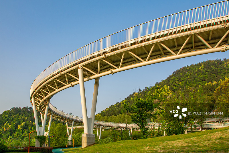 杭州 临安区 青山湖 青山湖景区 绿道 健身步道 青山湖绿道 体育运动场所设施 高架桥 橡胶跑道图片素材