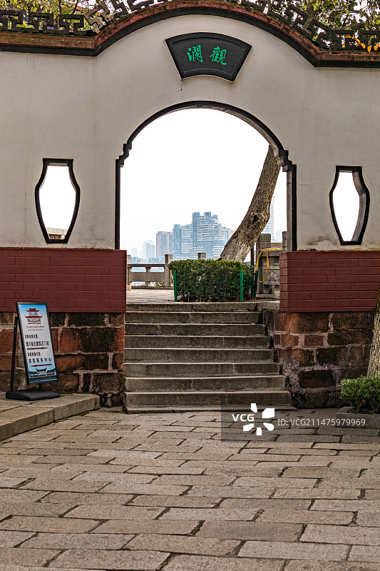 秋天季节的湖北武汉黄鹤楼长江大桥蛇山首义公园龟山公园铁门关晴川阁白云阁龟山电视塔自然建筑景观图片素材