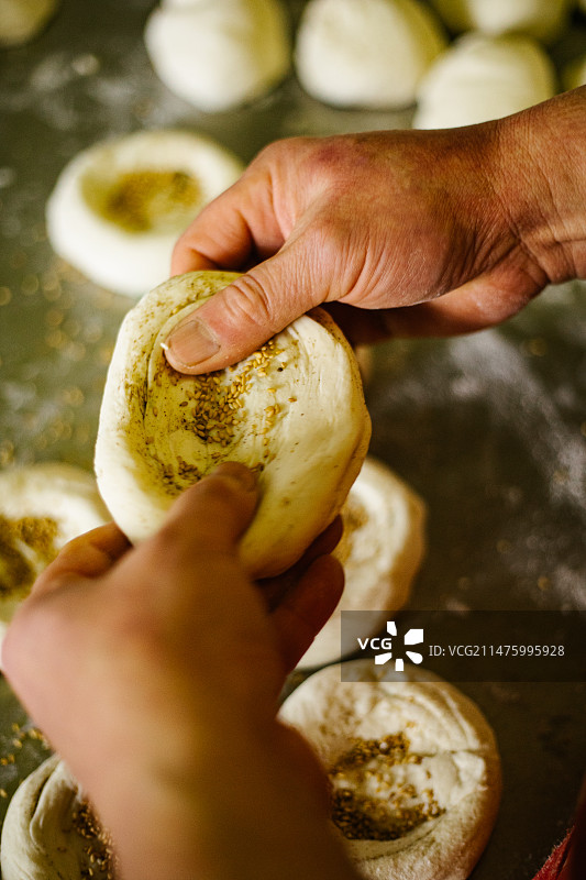重庆万州美食小吃蟹壳黄烧饼图片素材