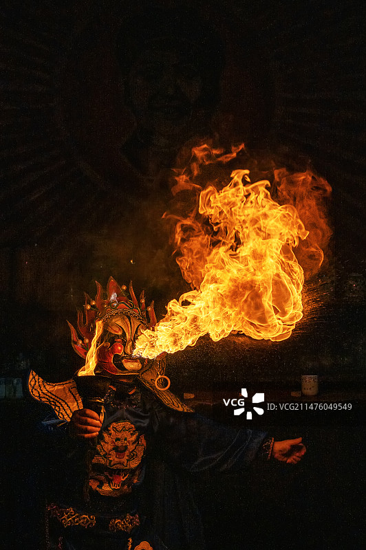 火焰细节非常好的川剧吐火图片素材