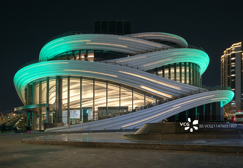 上海徐汇滨江西岸旋心建筑灯光夜景图片素材
