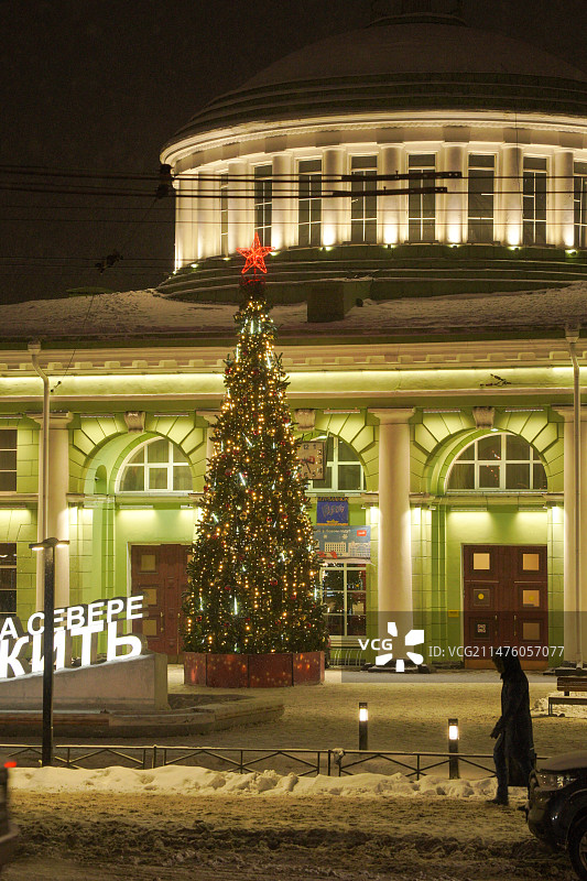 火车站新年圣诞树图片素材