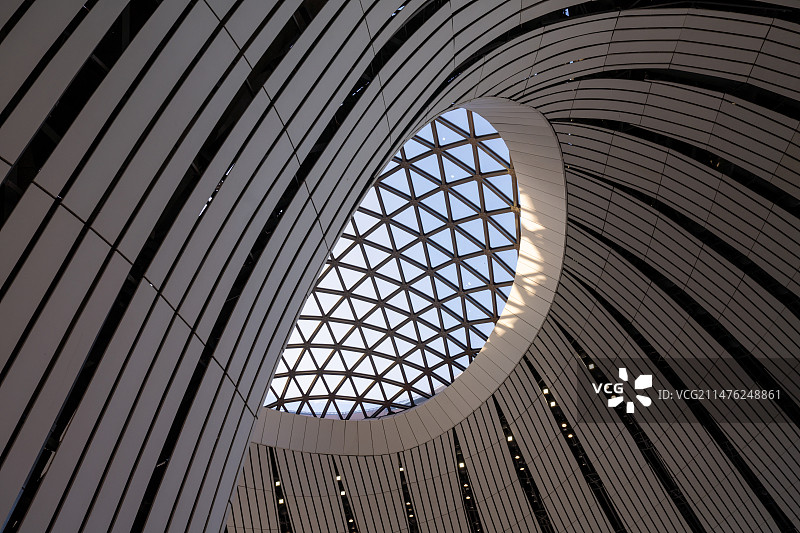 大型公共建筑物，屋顶网格结构钢结构屋面图片素材