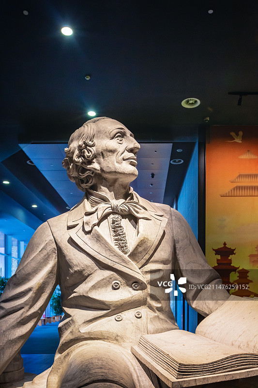 展厅内的安徒生雕像+大报恩寺遗址公园（南京）图片素材