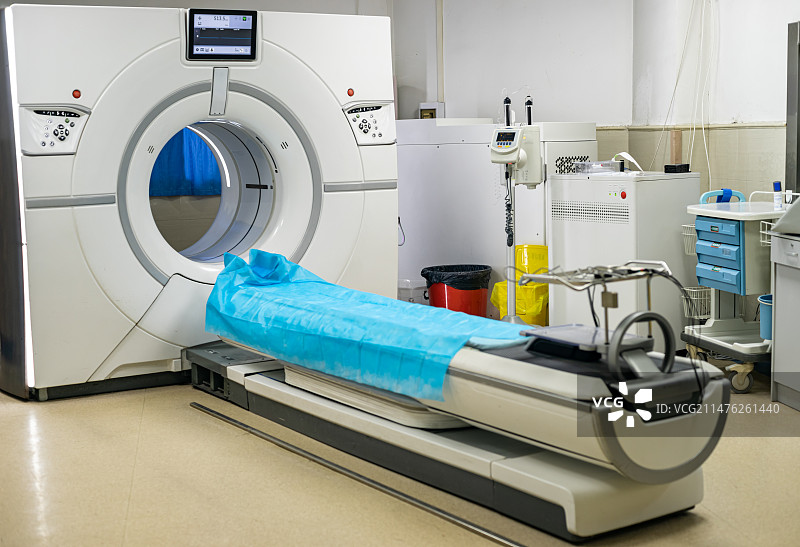 中国医疗器械拍摄主题，一台进口CT给病人检查身体的医疗仪器设备用品，室内图像摄影图片素材