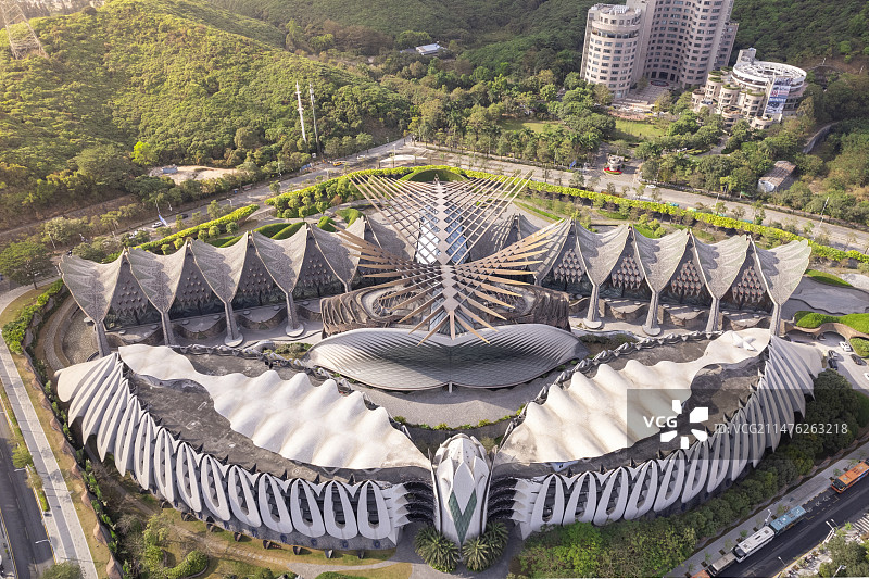 广东省深圳市龙华区大浪地标玛丝菲尔大厦航拍独特建筑科幻想像力空间外星人基地雄鹰展翅高飞城市建筑图片素材