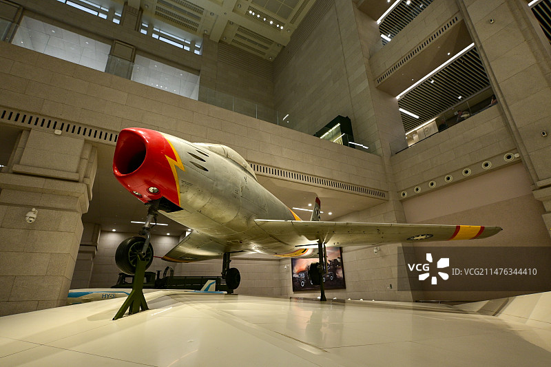 中国人民革命军事博物馆 美国造F-86F“佩刀”战斗机，由原国民党冈山空军军官学校黄天明和朱京蓉驾驶从台湾飞回大陆图片素材