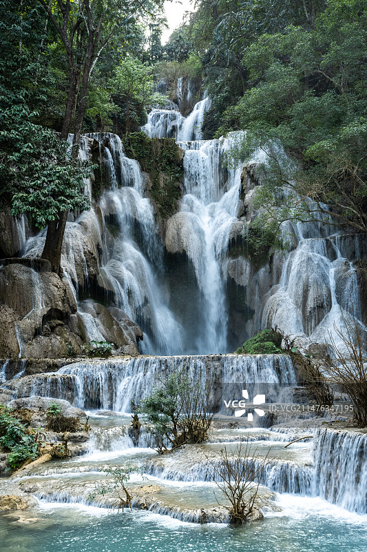 层层叠叠飞流直下，摄于老挝琅勃拉邦图片素材