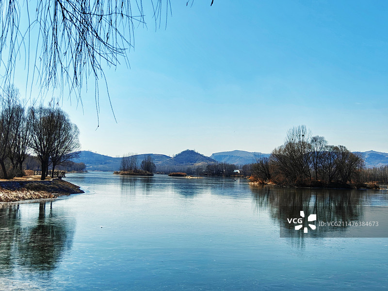 冰封的汶河        摄于沂南县汶河东岸。图片素材