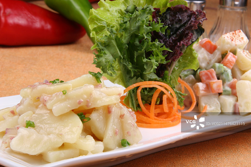 欧式双味土豆沙拉特写图片素材