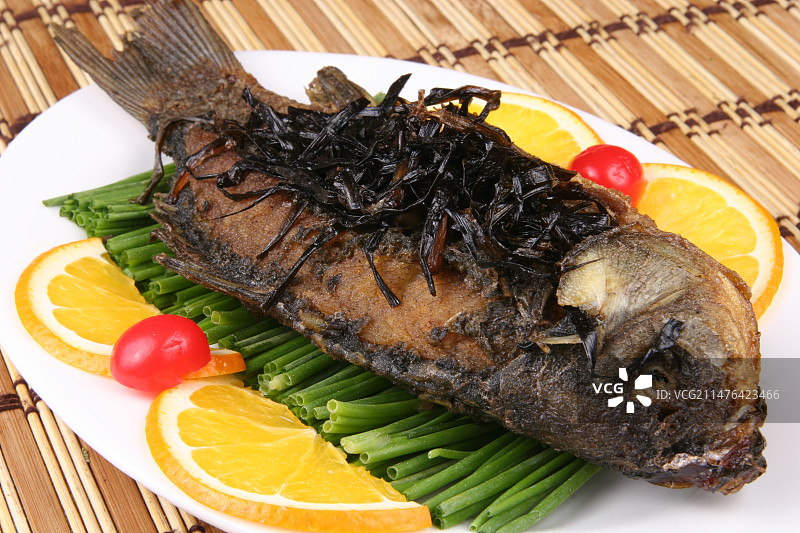 葱烤鲫鱼图片素材