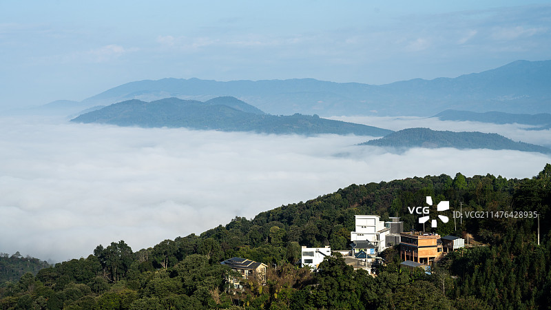 南糯山云海之上人家，摄于西双版纳勐腊县的南糯山图片素材