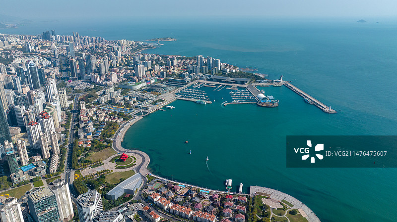 鸟瞰山东省青岛市市南区中央商务区城市风光图片素材