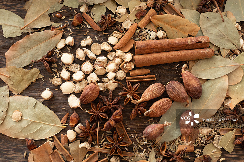 八角山奈桂皮草果茴香香叶多种中式调味香料图片素材