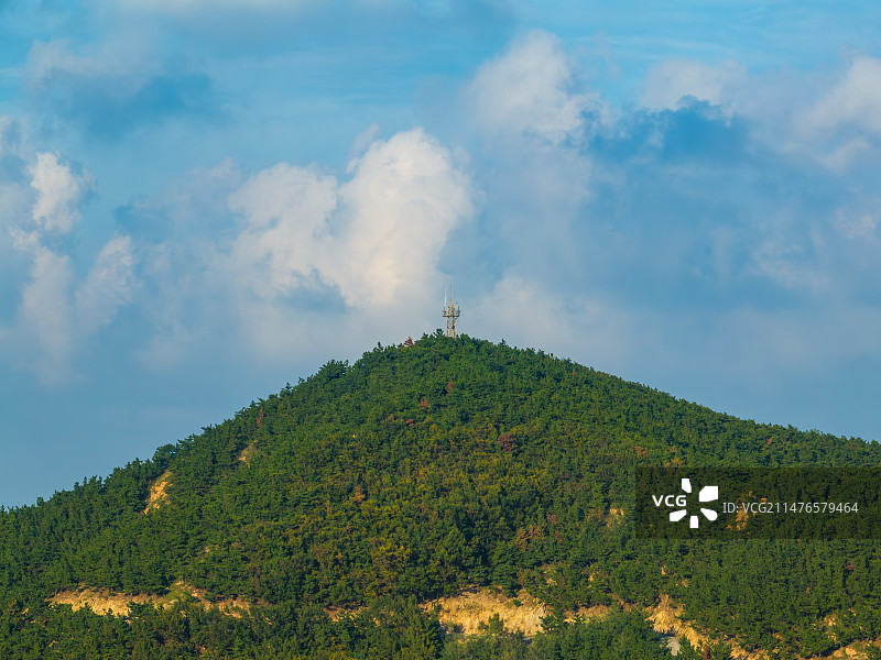 航拍视角下的山图片素材