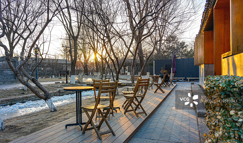 北京老城区的室外咖啡馆图片素材
