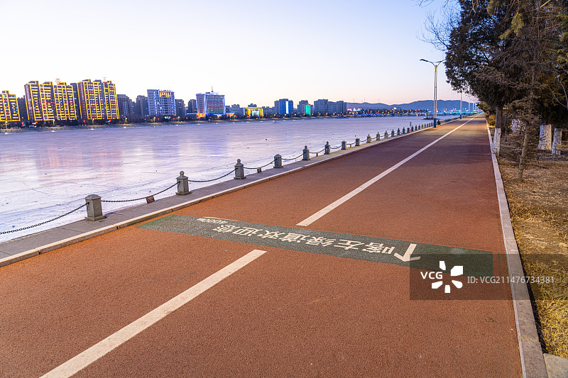 辽宁 大凌河畔 冬季 风光 冰块 雪景图片素材