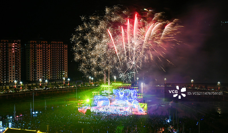 台江县姊妹节开幕式礼花绽放图片素材
