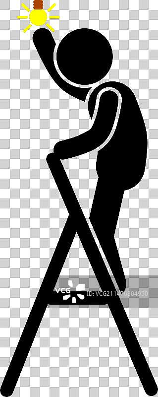 男人在梯子上安装灯图片素材