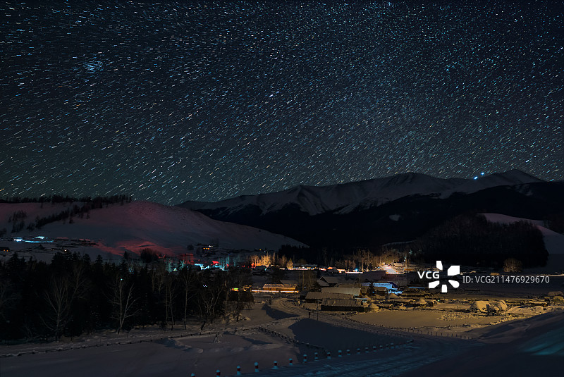 新疆白哈巴雪景星空图片素材