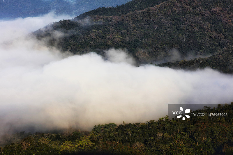 山与雾图片素材