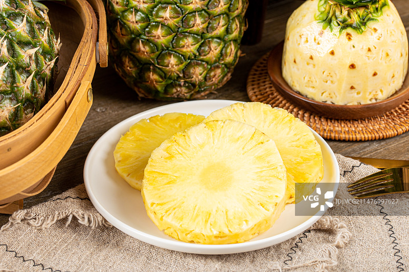 新鲜成熟的菠萝凤梨图片素材