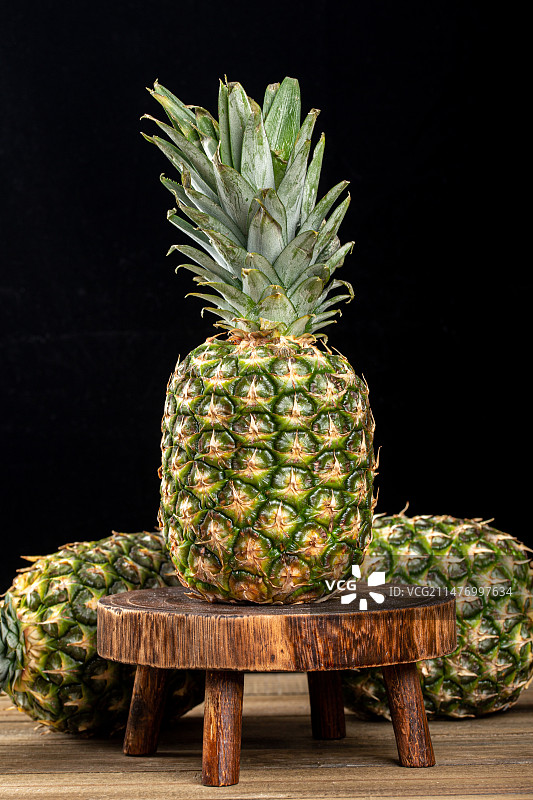 新鲜成熟的菠萝凤梨图片素材