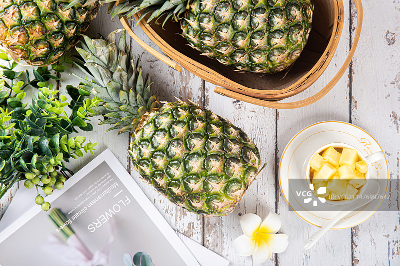 新鲜成熟的菠萝凤梨图片素材