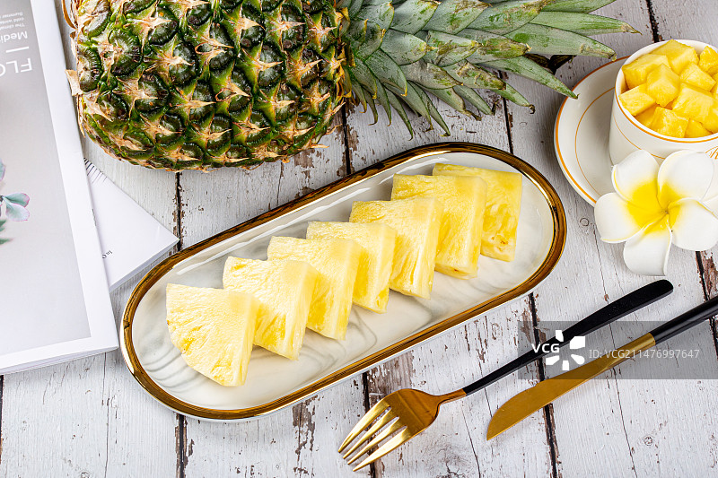 新鲜成熟的菠萝凤梨图片素材