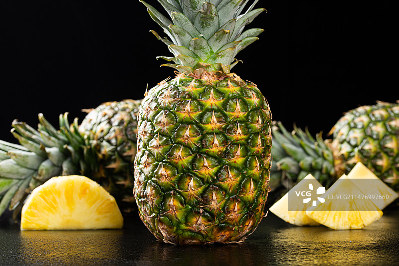 新鲜成熟的菠萝凤梨图片素材