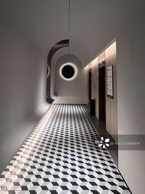 室内建筑电梯厅的创意拍摄图片素材