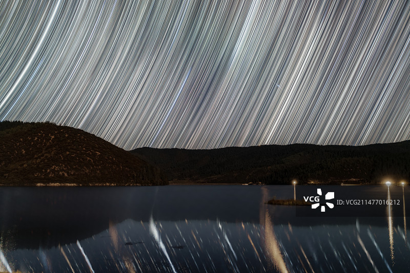 属都湖星轨图片素材