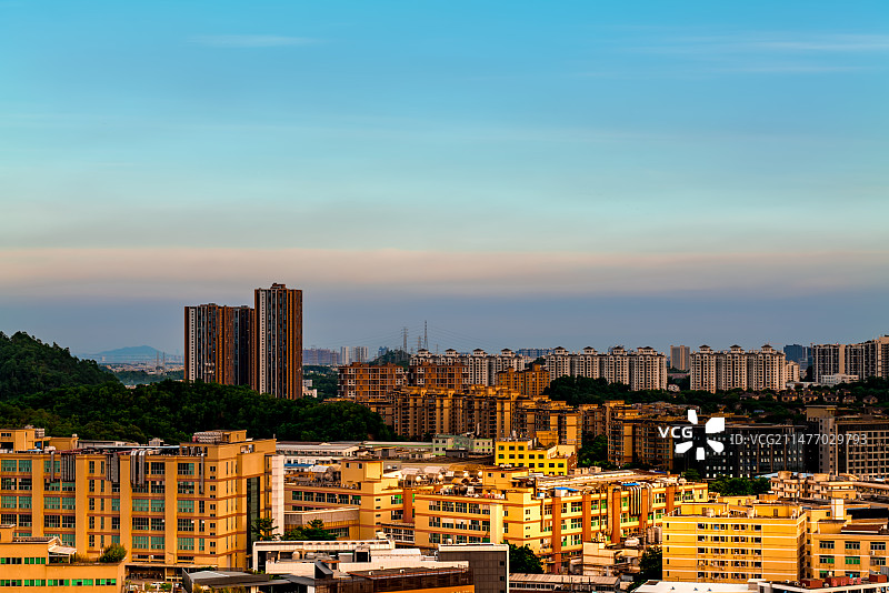 广州番禺万博夜幕降临时图片素材