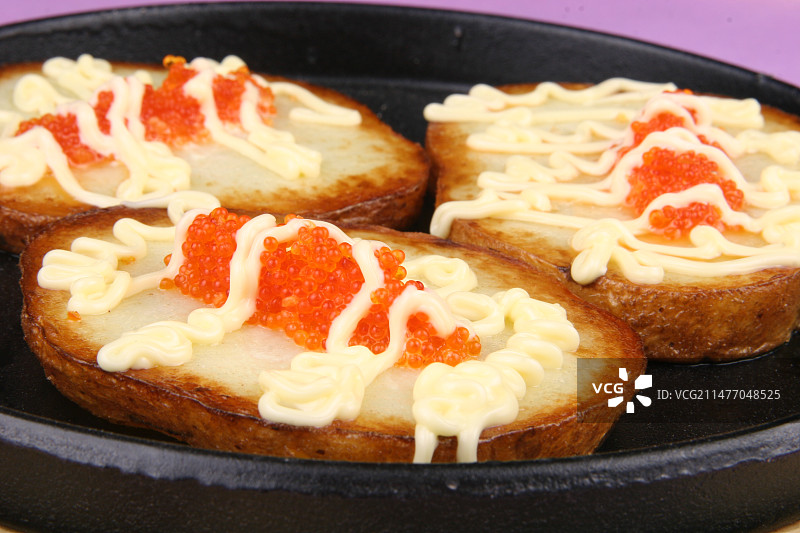 铁板土豆芝士鱼籽酱沙拉图片素材