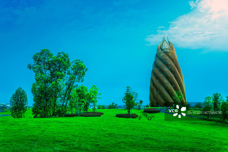 四川成都大熊猫研究基地山地草坪图片素材