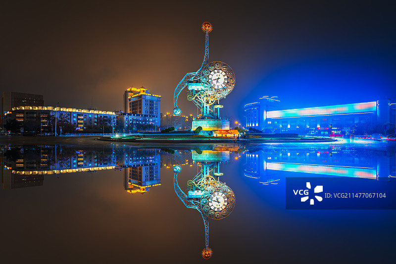 雨后的世纪钟广场夜景+天津图片素材